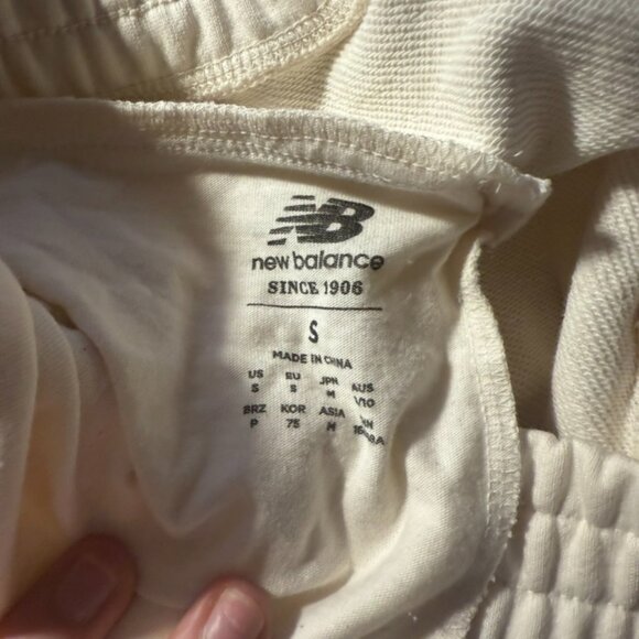 New balance sweatpants - Picture 3 of 3